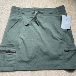 Athleta NWT Trekkie Skort size 6